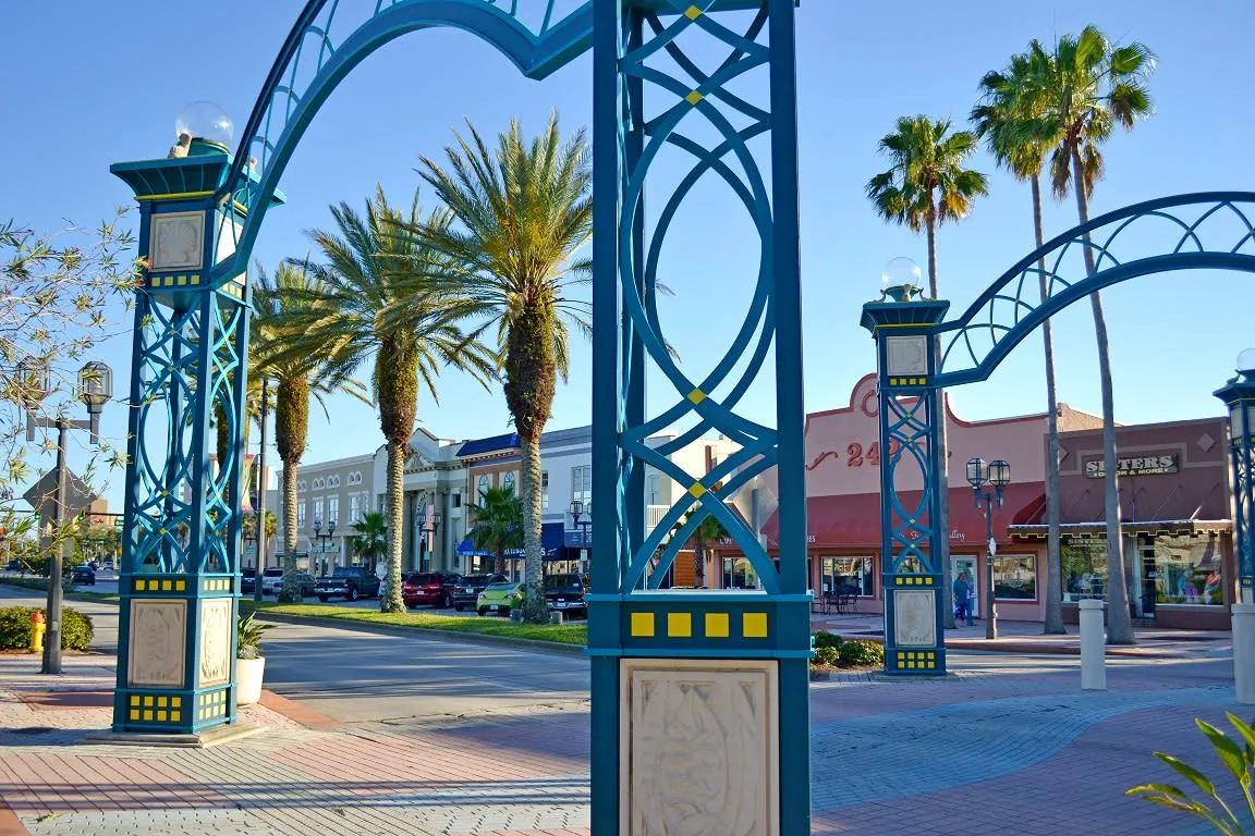 Palm-lined shopping district near Deltona, Florida
